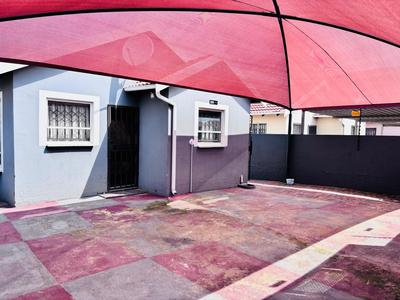 House For Rent in Fleurhof, Roodepoort