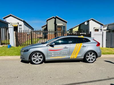 Townhouse For Rent in South Hills, Johannesburg
