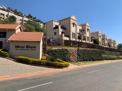 Apartment / Flat For Rent in Constantia Kloof, Roodepoort