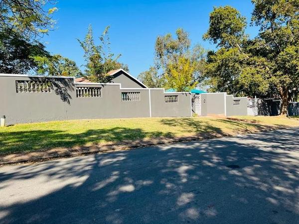 House For Sale in Fleurhof, Roodepoort